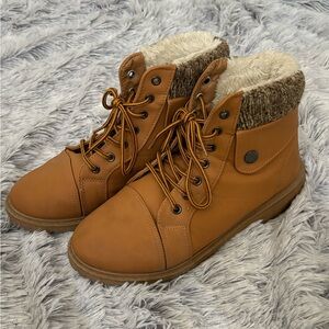 Womens boots worn a few times, has a little scuff on the top of a boot